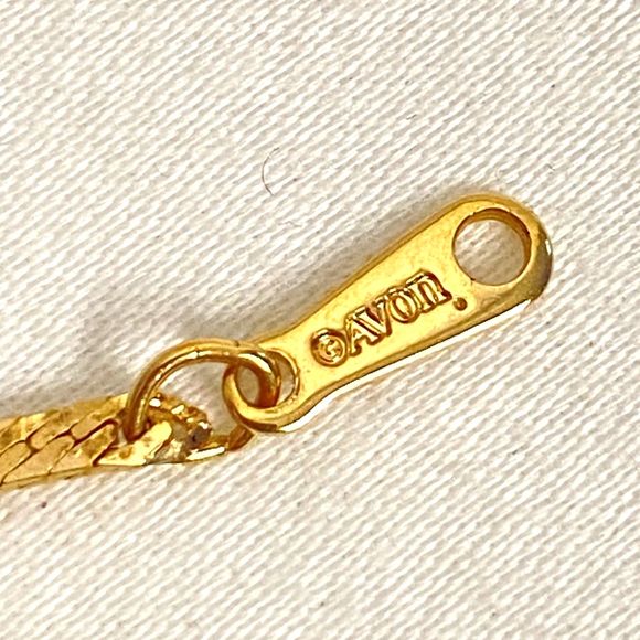 Avon Necklace Gold Tone Thin Chain Clear Rhinestone V Shape Pendant - Picture 3 of 6